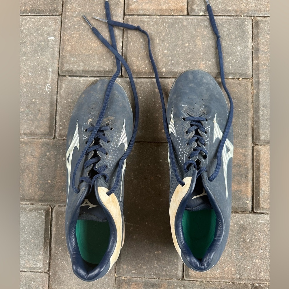 Mizuno Boys Size 5.5 blue baseball cleats